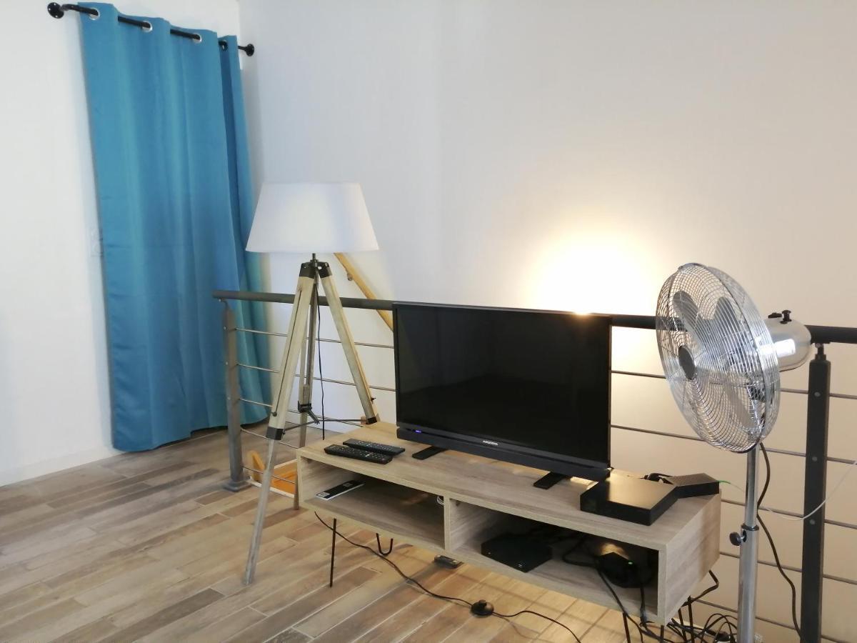 Blue Rent Apartment Bron Exterior photo