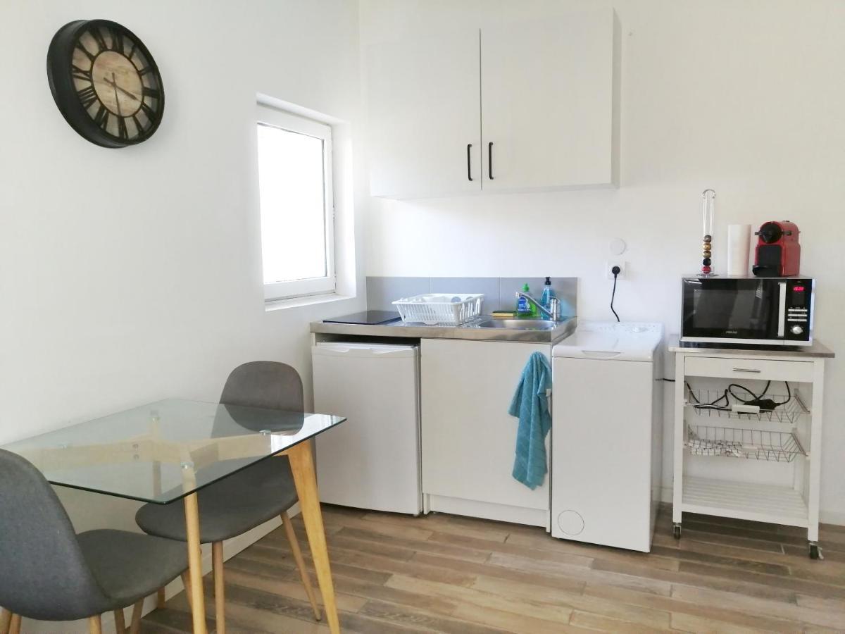 Blue Rent Apartment Bron Exterior photo